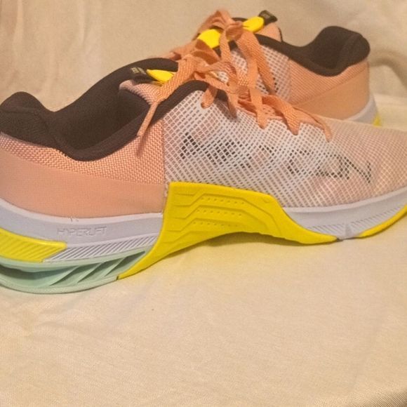 Nike women's Metcon 8 cross training athletic shoes Arctic Orange Volt size 9.5 - Picture 4 of 10